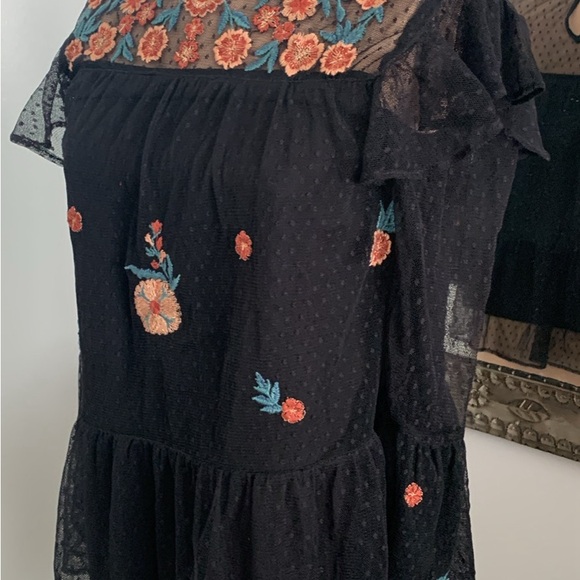 ZARA FEMININE BLOUSE LACE AND EMBROIDERY SIZE SMALL - Picture 4 of 6